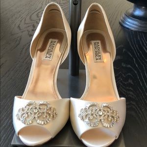 Badgley Mischka White satin heels size 9